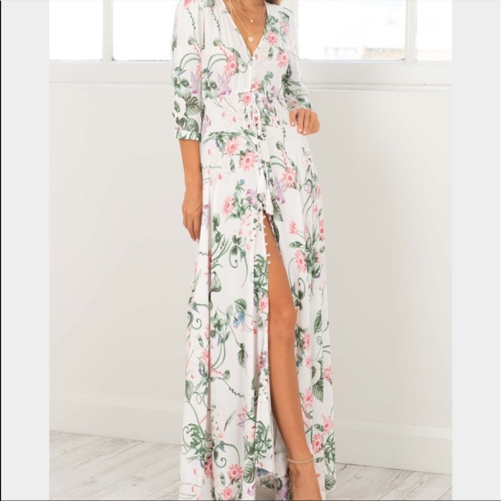 Lone traveler dress white